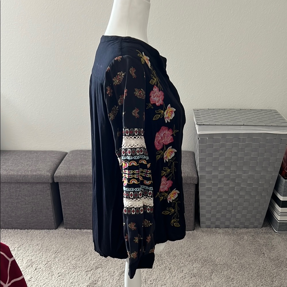 Akemi and Kin Anthropologie Embroidered Black Blouse - 6P - Picture 6 of 12